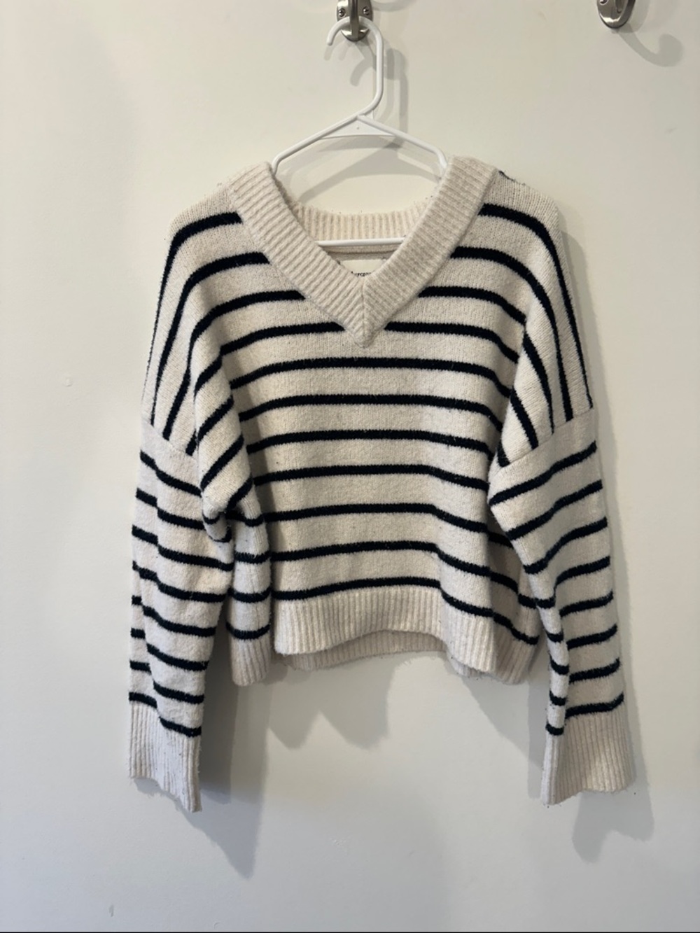 Abercrombie Striped V-Neck Sweater in Cream and Navy